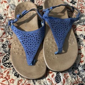 Vionic sandals size 8
